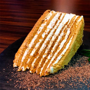 Торт "Медовик" порція